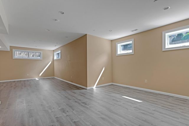 7607 NEWMARKET DR, Bethesda, MD 20817