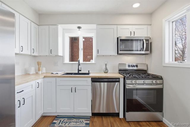 2765 Dunlop Street, Trenton, MI 48183