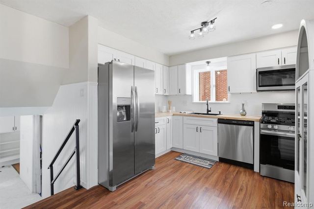 2765 Dunlop Street, Trenton, MI 48183