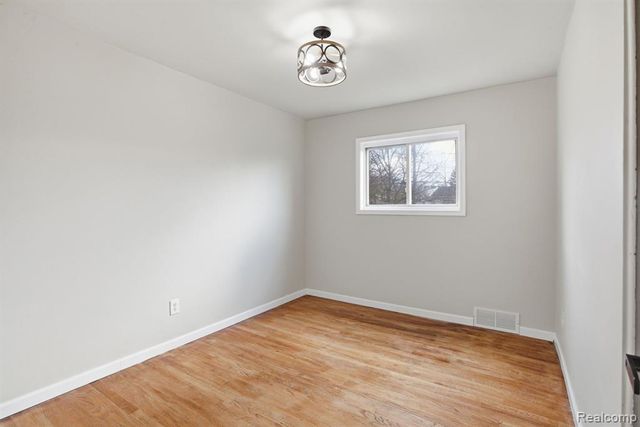 2765 Dunlop Street, Trenton, MI 48183