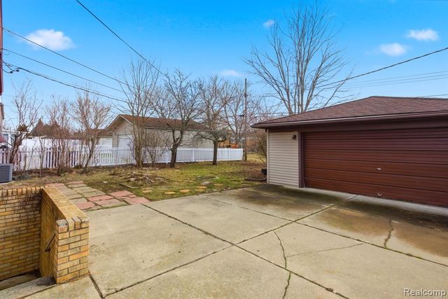 2765 Dunlop Street, Trenton, MI 48183