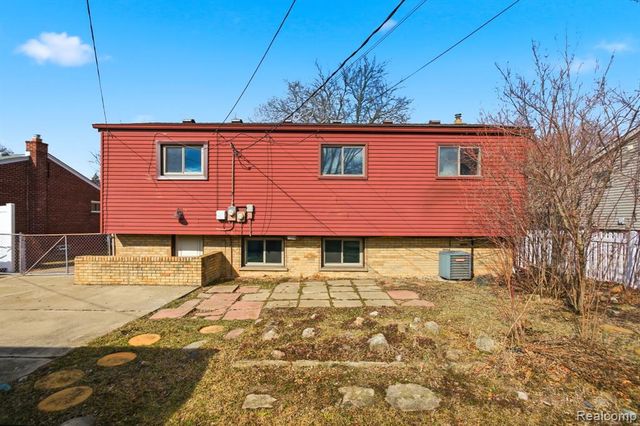 2765 Dunlop Street, Trenton, MI 48183