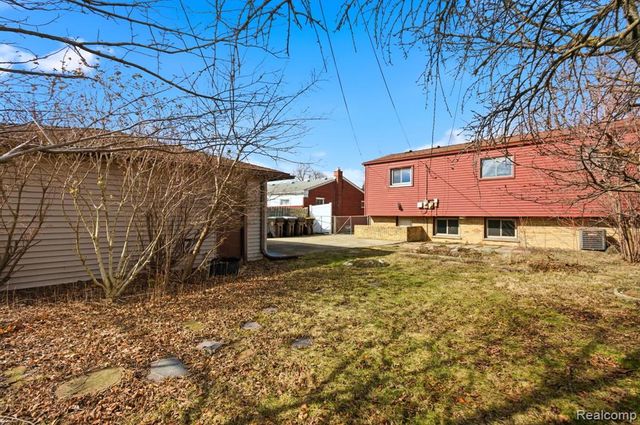 2765 Dunlop Street, Trenton, MI 48183