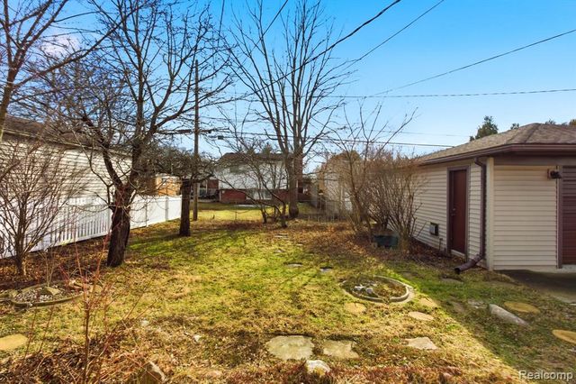 2765 Dunlop Street, Trenton, MI 48183