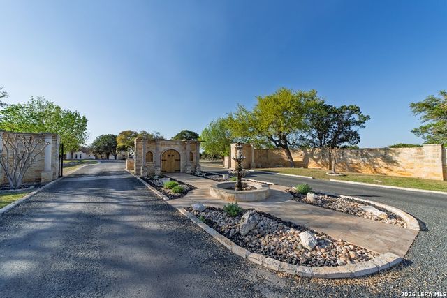 738 San Juan, Kerrville, TX 78028