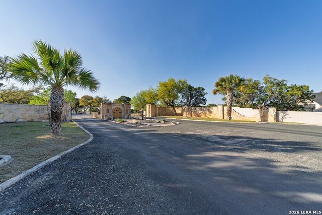 738 San Juan, Kerrville, TX 78028