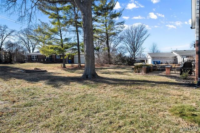 11960 Randy Drive, Creve Coeur, MO 63141