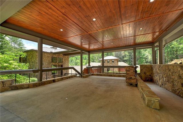 192 Delphi Hills Lane, Mccaysville, GA 30555