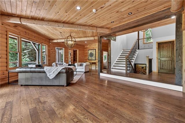 192 Delphi Hills Lane, Mccaysville, GA 30555