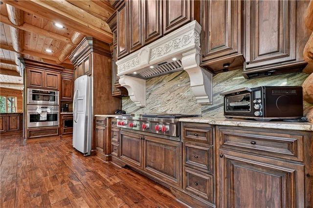 192 Delphi Hills Lane, Mccaysville, GA 30555
