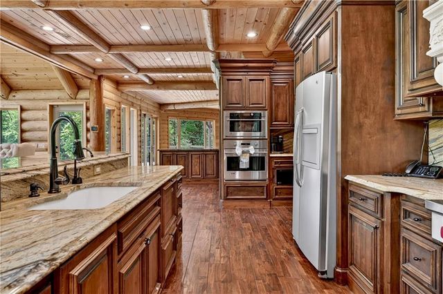192 Delphi Hills Lane, Mccaysville, GA 30555