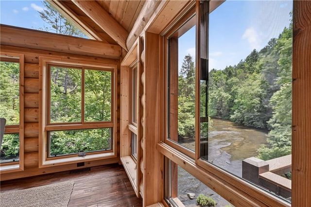192 Delphi Hills Lane, Mccaysville, GA 30555