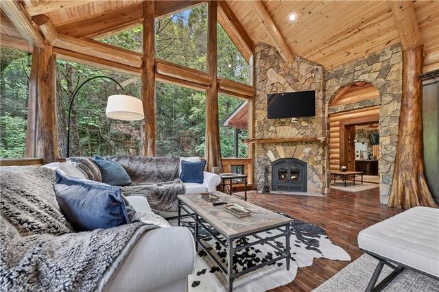 192 Delphi Hills Lane, Mccaysville, GA 30555
