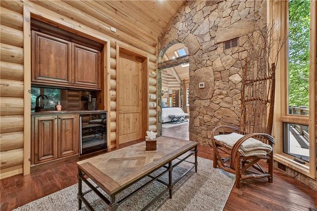 192 Delphi Hills Lane, Mccaysville, GA 30555