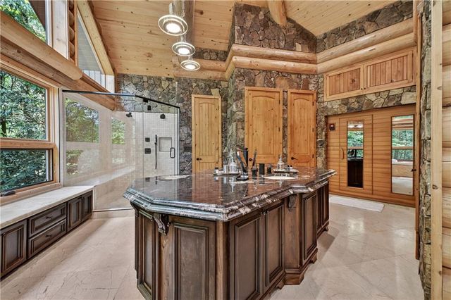192 Delphi Hills Lane, Mccaysville, GA 30555