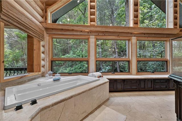 192 Delphi Hills Lane, Mccaysville, GA 30555