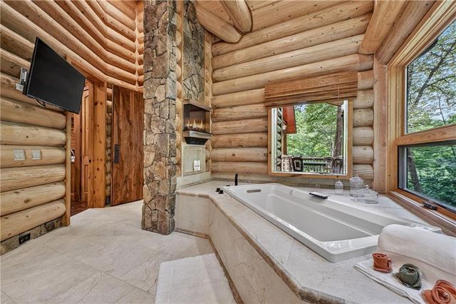 192 Delphi Hills Lane, Mccaysville, GA 30555