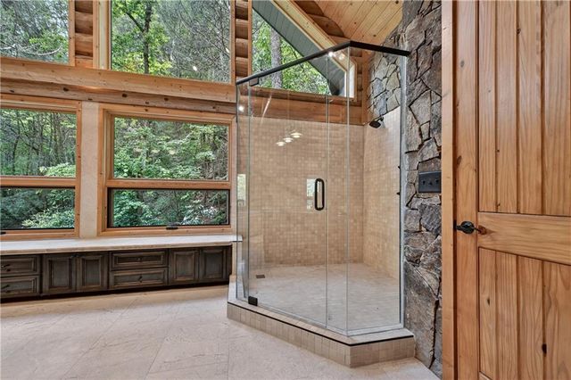 192 Delphi Hills Lane, Mccaysville, GA 30555