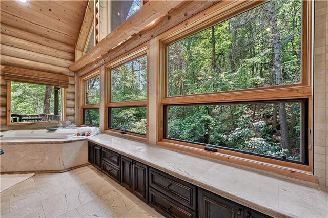 192 Delphi Hills Lane, Mccaysville, GA 30555