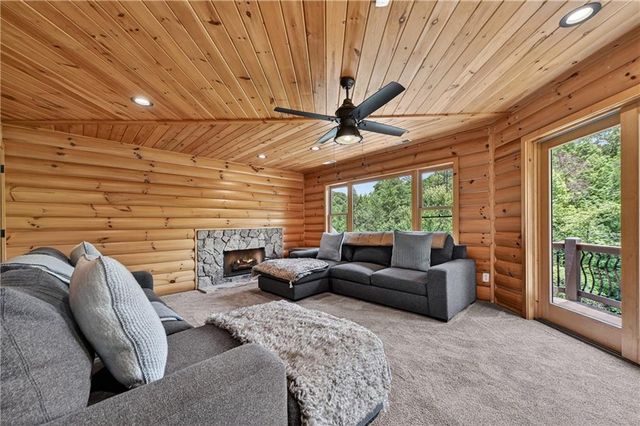 192 Delphi Hills Lane, Mccaysville, GA 30555