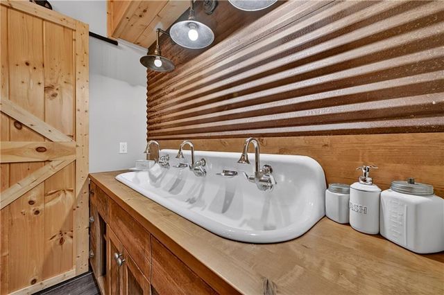 192 Delphi Hills Lane, Mccaysville, GA 30555