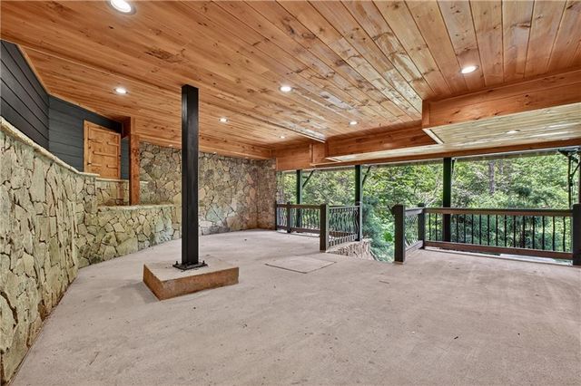 192 Delphi Hills Lane, Mccaysville, GA 30555