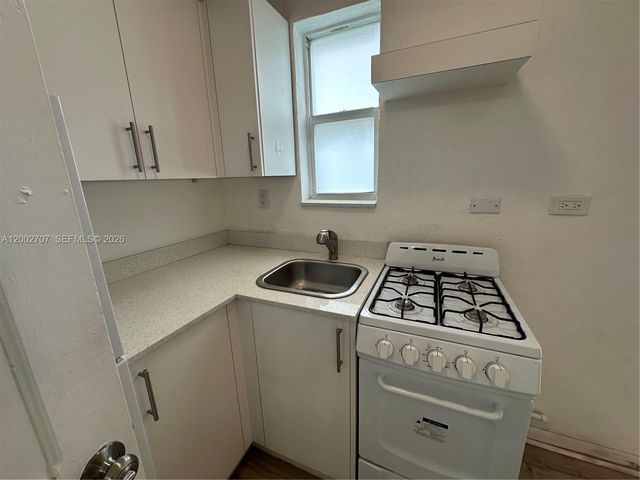 480 SW 10th St 8, Miami, FL 33130