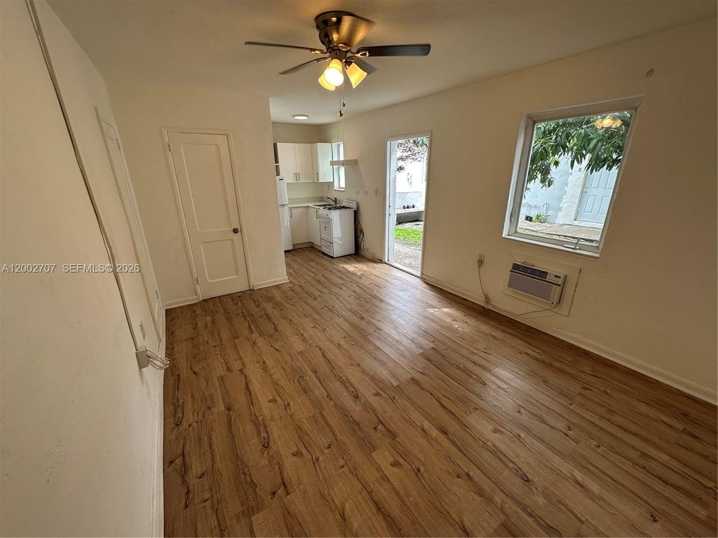 480 SW 10th St 8, Miami, FL 33130