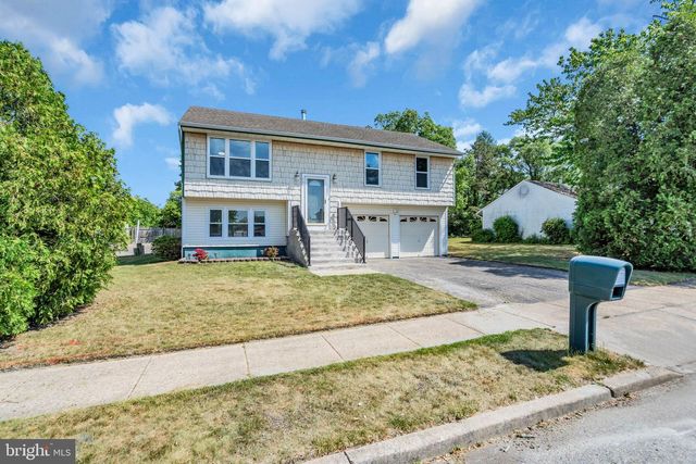 48 LAMP POST, Barnegat, NJ 08005