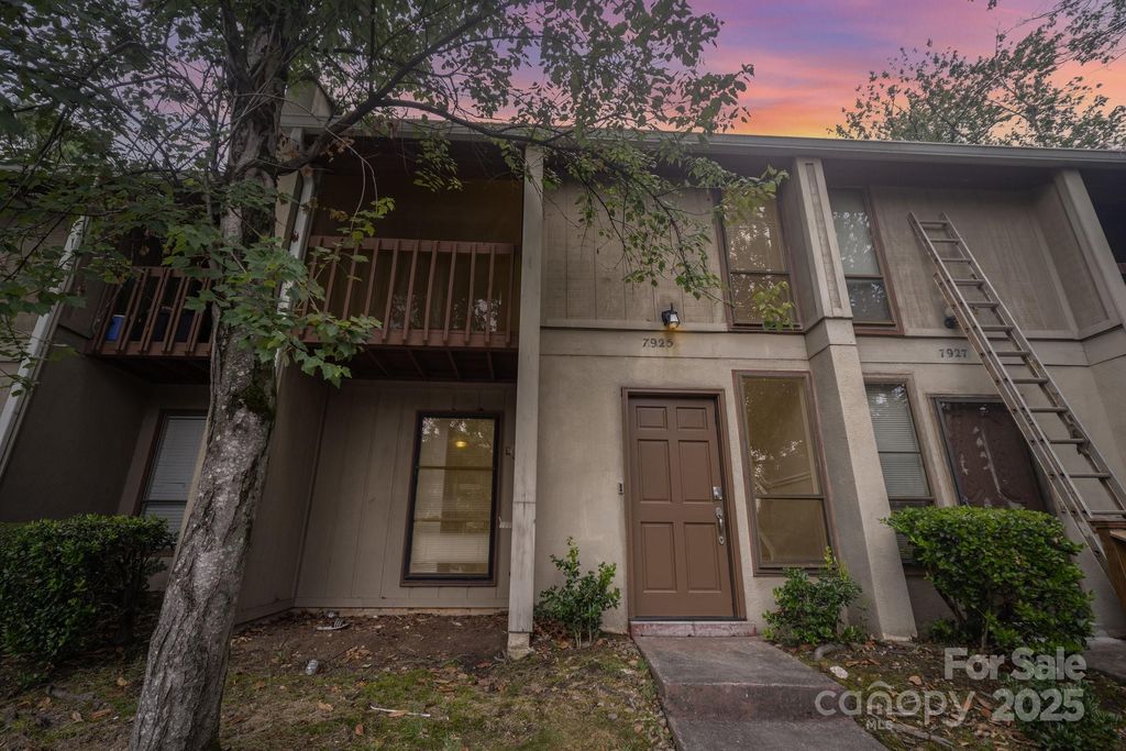 7925 Charter Oak Lane, Charlotte, NC 28226