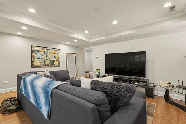 857 W Ainslie Street G, Chicago, IL 60640