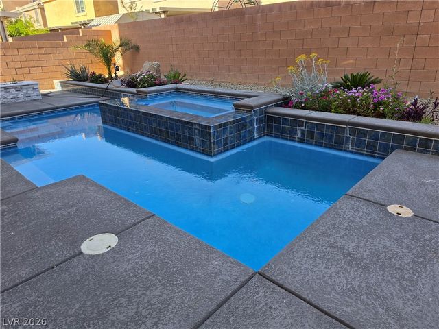 9739 Fox Estate Street, Las Vegas, NV 89141