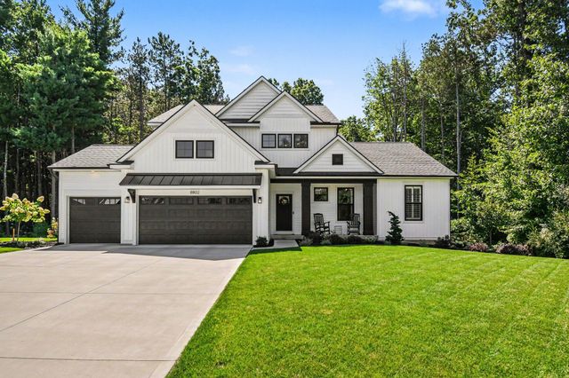 8802 Lapham Drive NE, Rockford, MI 49341