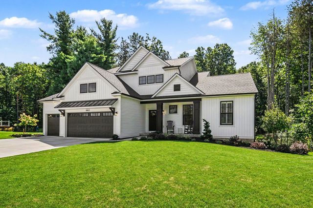 8802 Lapham Drive NE, Rockford, MI 49341