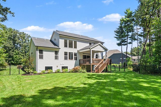 8802 Lapham Drive NE, Rockford, MI 49341