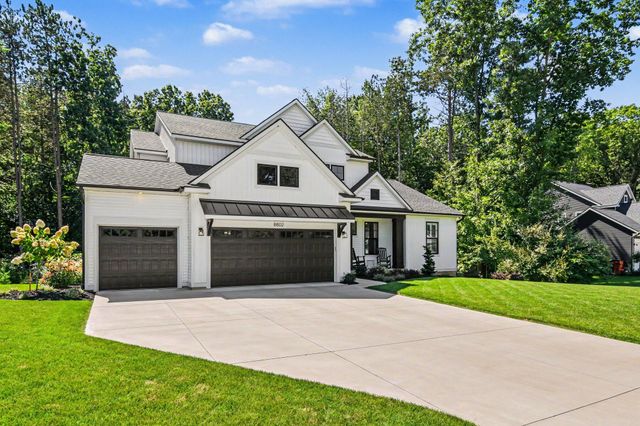 8802 Lapham Drive NE, Rockford, MI 49341