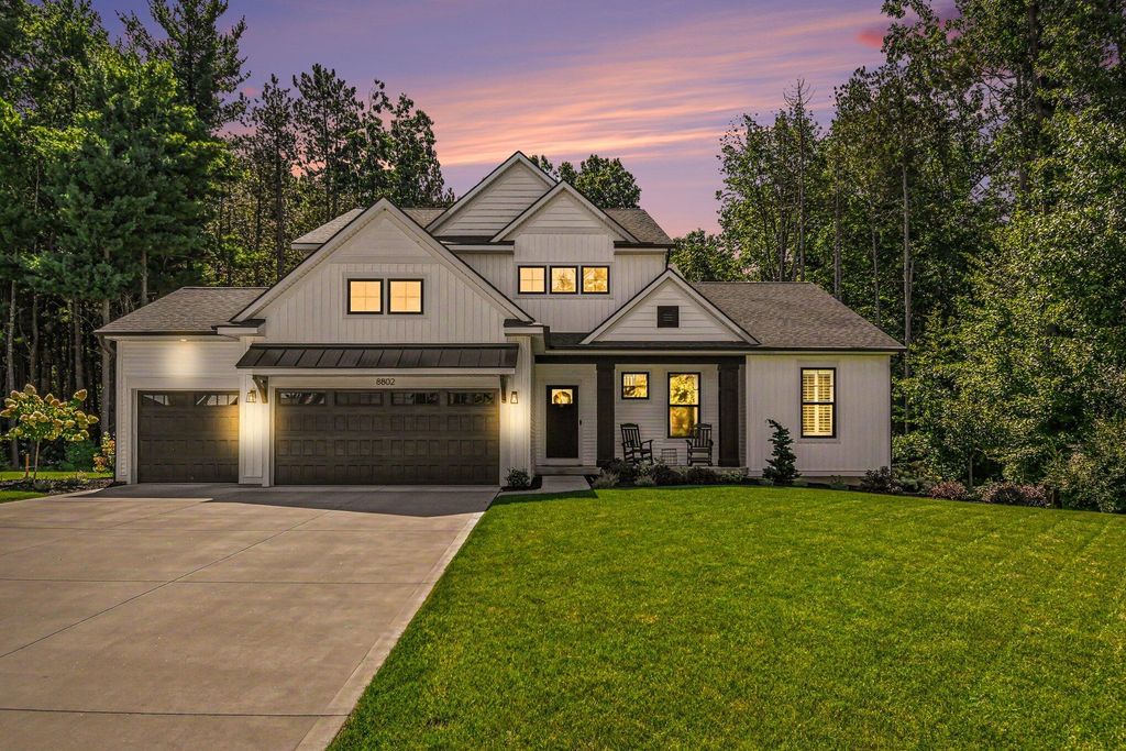 8802 Lapham Drive NE, Rockford, MI 49341