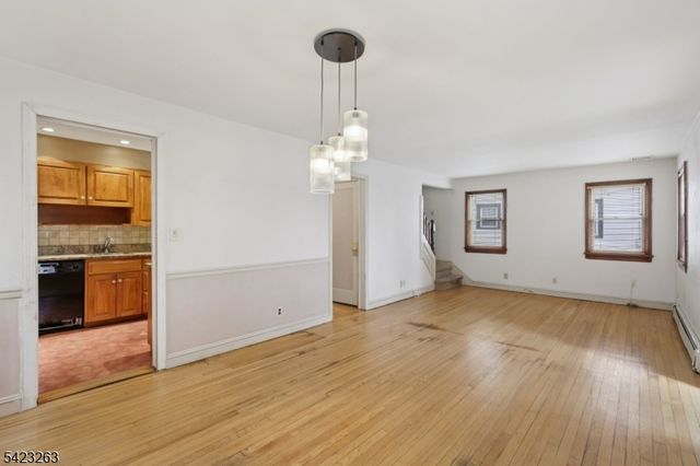 27 Jagoe St, Bergenfield Boro, NJ 07621