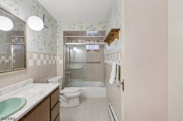 27 Jagoe St, Bergenfield Boro, NJ 07621