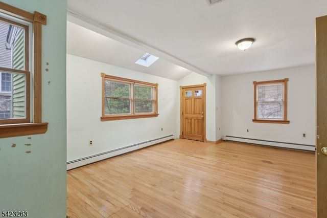 27 Jagoe St, Bergenfield Boro, NJ 07621
