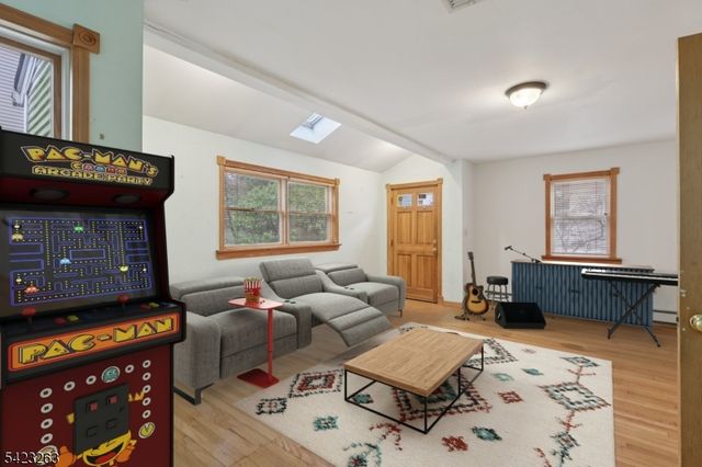 27 Jagoe St, Bergenfield Boro, NJ 07621