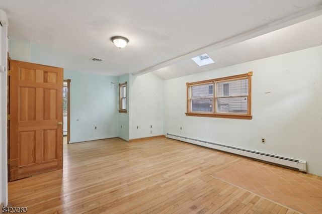 27 Jagoe St, Bergenfield Boro, NJ 07621