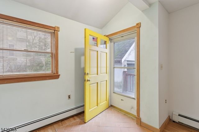 27 Jagoe St, Bergenfield Boro, NJ 07621