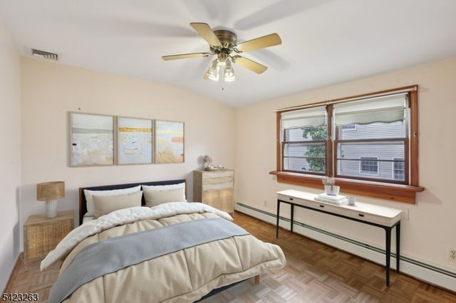 27 Jagoe St, Bergenfield Boro, NJ 07621