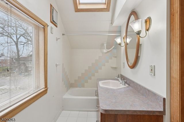 27 Jagoe St, Bergenfield Boro, NJ 07621
