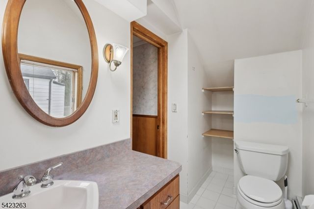 27 Jagoe St, Bergenfield Boro, NJ 07621