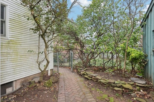 27 Jagoe St, Bergenfield Boro, NJ 07621