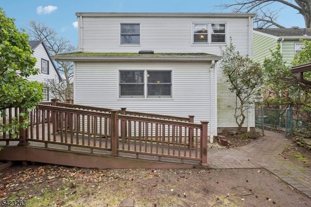 27 Jagoe St, Bergenfield Boro, NJ 07621