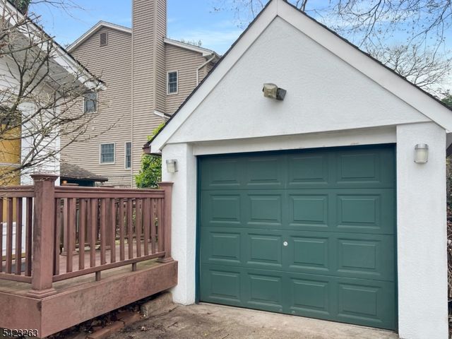 27 Jagoe St, Bergenfield Boro, NJ 07621