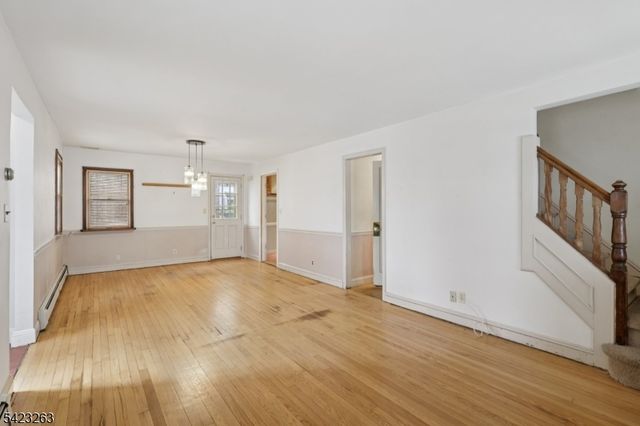 27 Jagoe St, Bergenfield Boro, NJ 07621